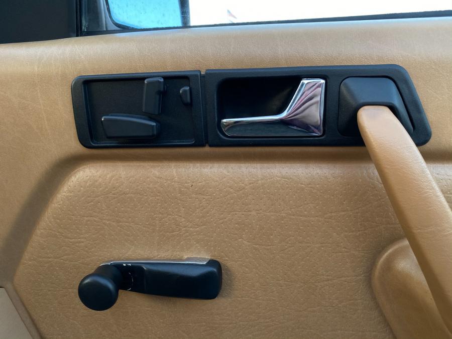 Детали интерьера Mercedes-Benz 190 D (W124) 1984 года  (NA) (фото 103 из 240)